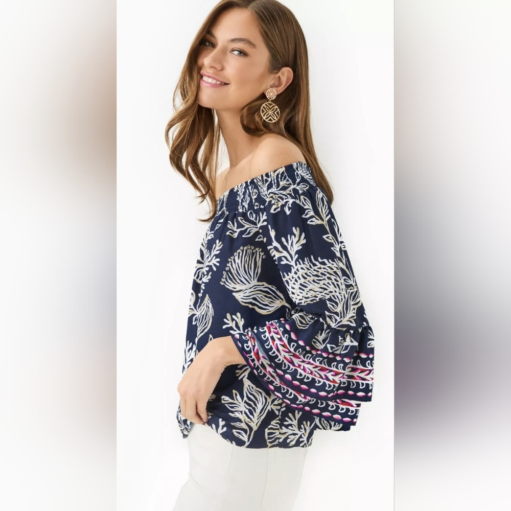 Lilly Pulitzer Kaori Printed Off-the-Shoulder Top Low Tide Navy Satin sz XXS
